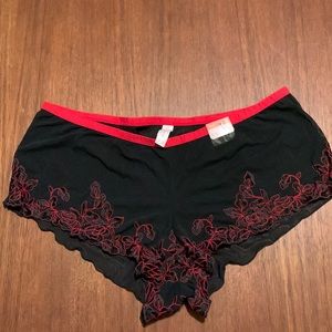 Cacique boy short 18/20 black w/red trim
